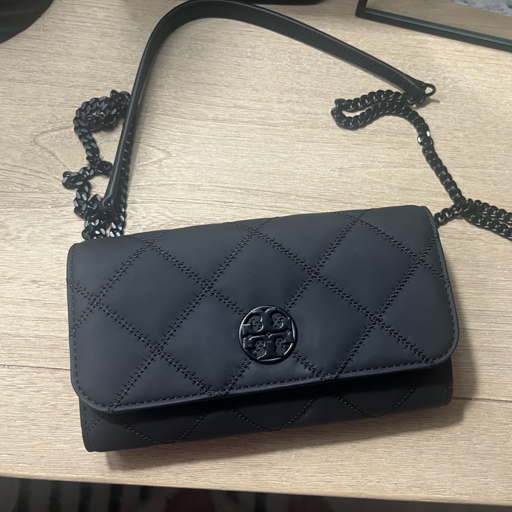 TORY BURCH 150059 WILLA MATTE BLACK WITH BLACK HARDWARE WOMENS CHAIN WALLET